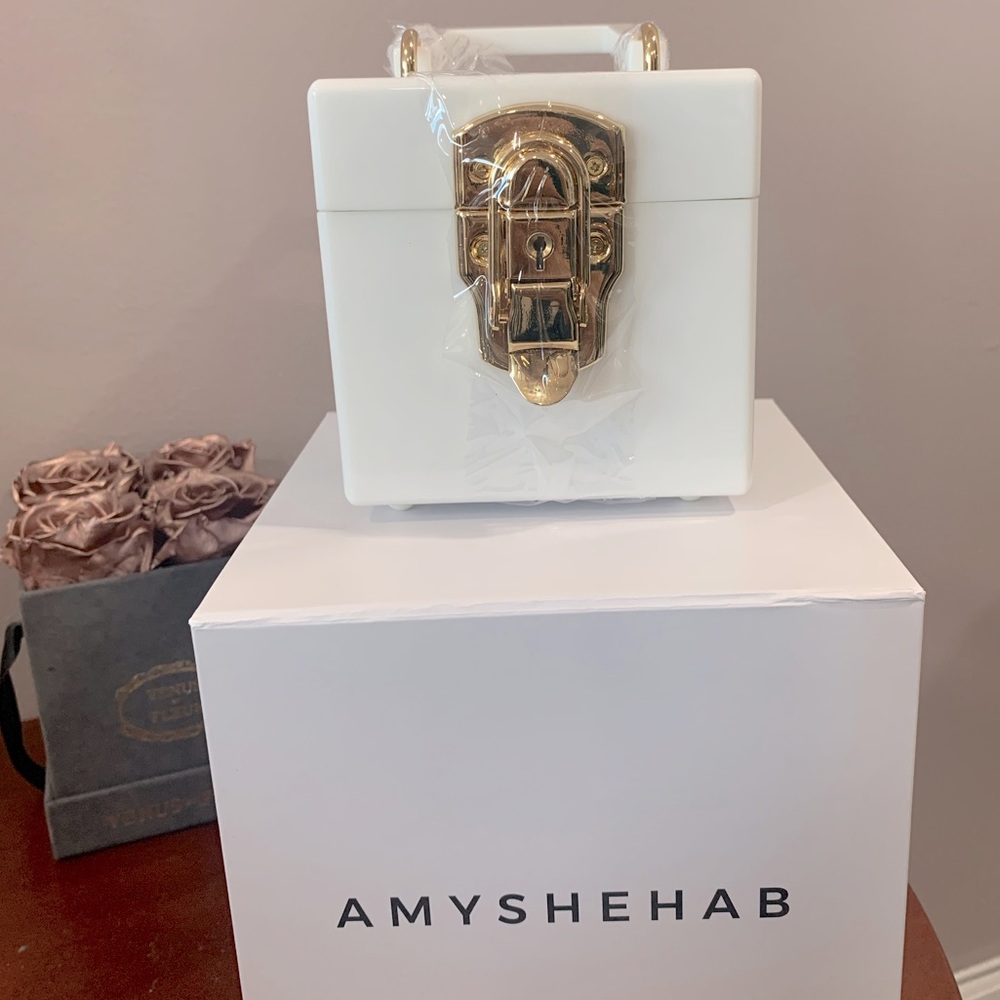 Beautiful white Cairo Box Bag!